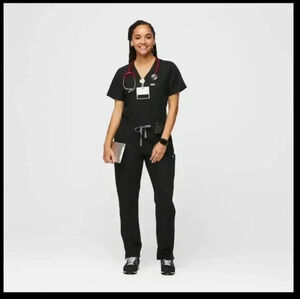 Figs black women's scrub set small